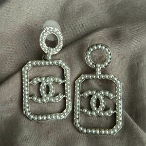 Chanel pearl dangle earrings